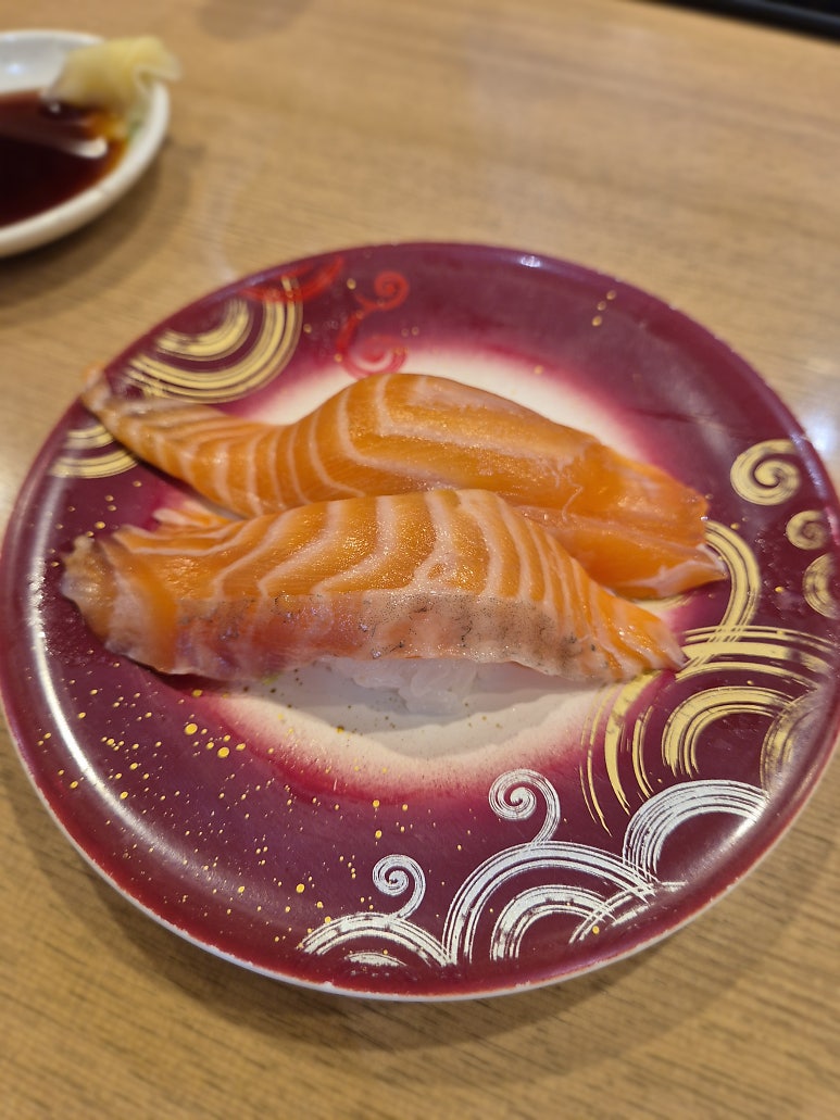 Toriton Sushi & Ippin Butadon: two must-eat spots in Sapporo (Hokkaido)