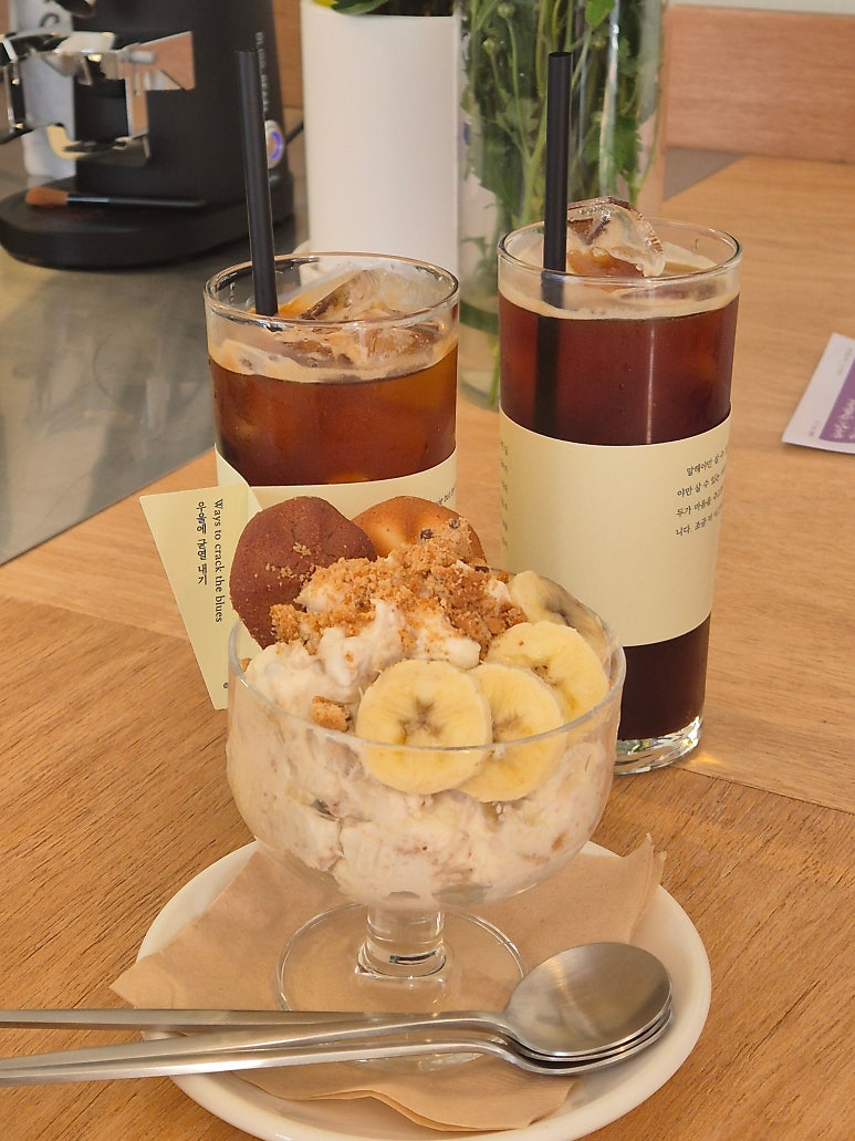 A CUP OF TEXT (어코트): a book-themed aesthetic café in Haebangchon, Seoul